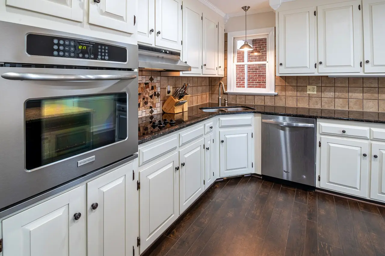 Cabinet Refinishing in New York